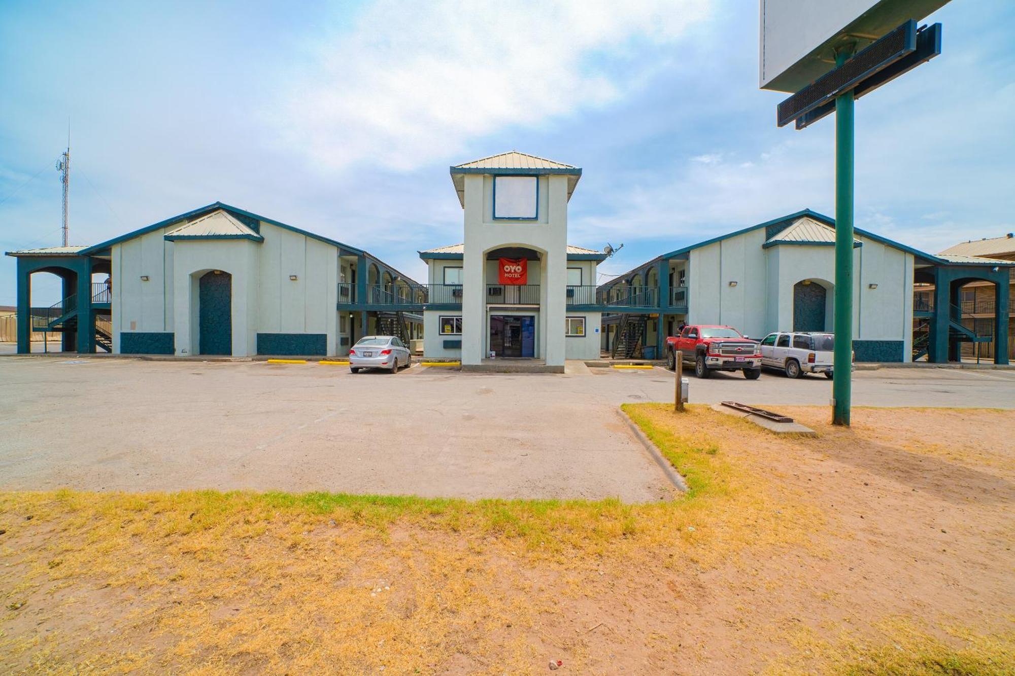HomeTowne Studios Midland Exterior foto